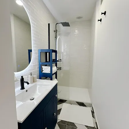 Appartamento Amazing Two Bedroom In The Heart Of Parigi