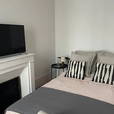 Amazing Two Bedroom In The Heart Of Parigi