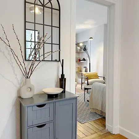 Amazing Two Bedroom In The Heart Of Parigi