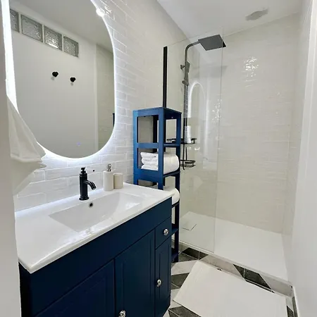 Amazing Two Bedroom In The Heart Of Parigi